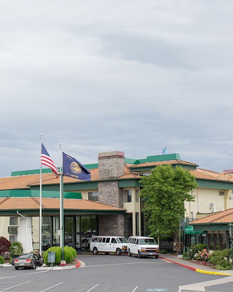 Rogue Regency Inn & Suites
