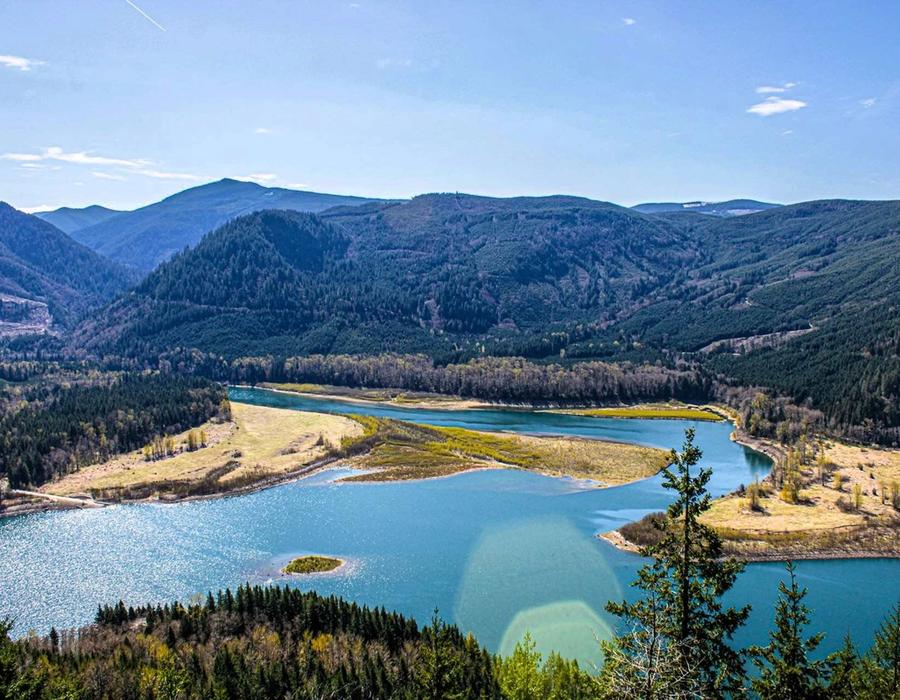 Cowlitz River near Kelso, Washington, USA