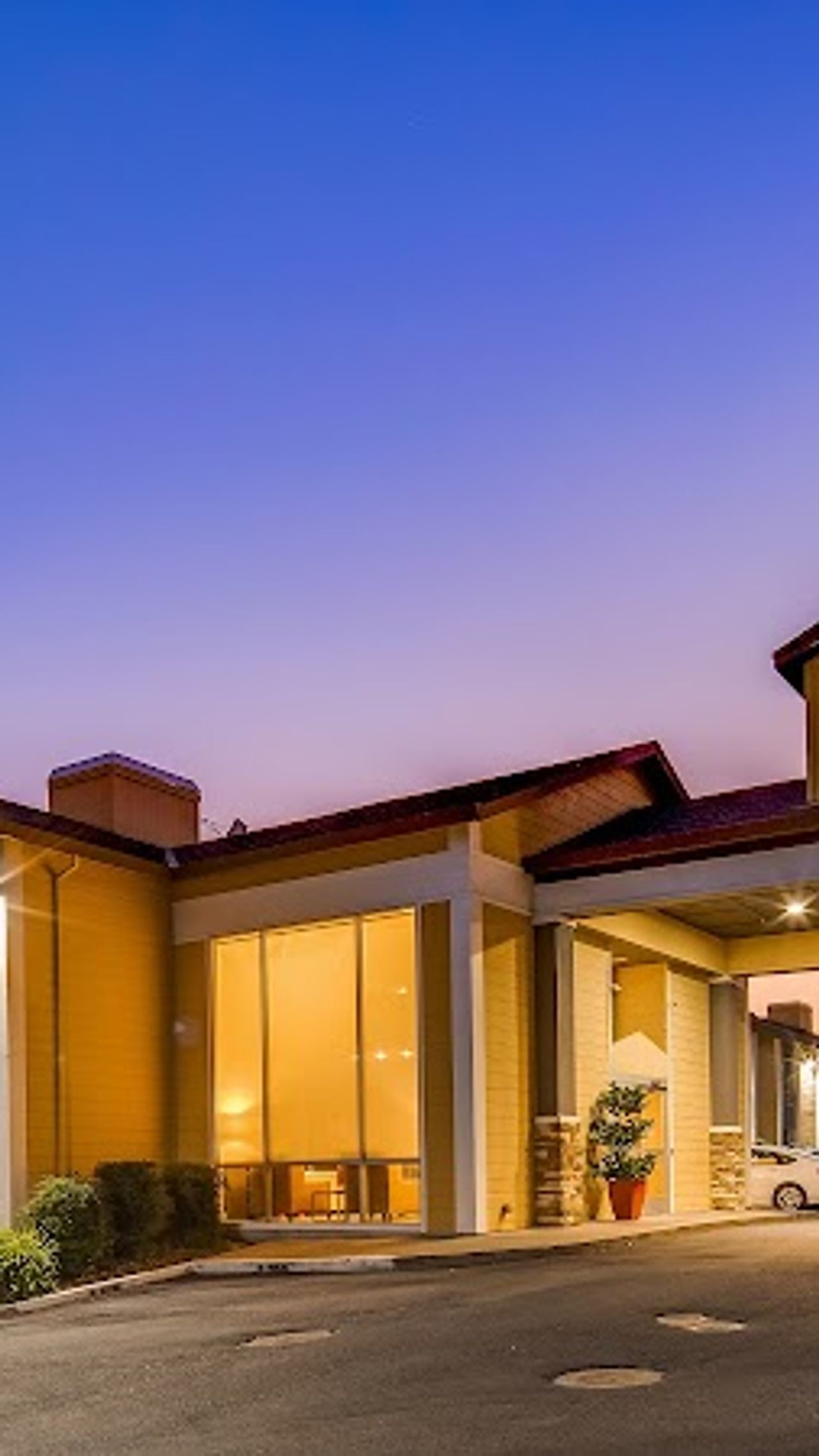 Photo of Best Western Plus Heritage Inn