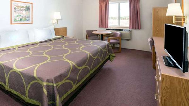 Photo of Super 8 by Wyndham Redmond