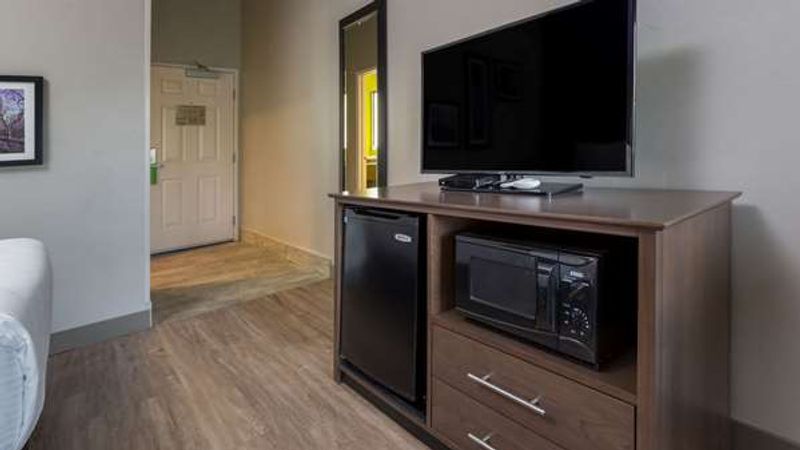 Photo of La Quinta Inn & Suites by Wyndham Visalia/Sequoia Gateway