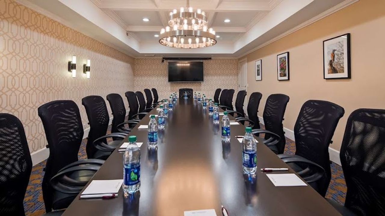 Photo of Best Western Plus Palm Court Hotel