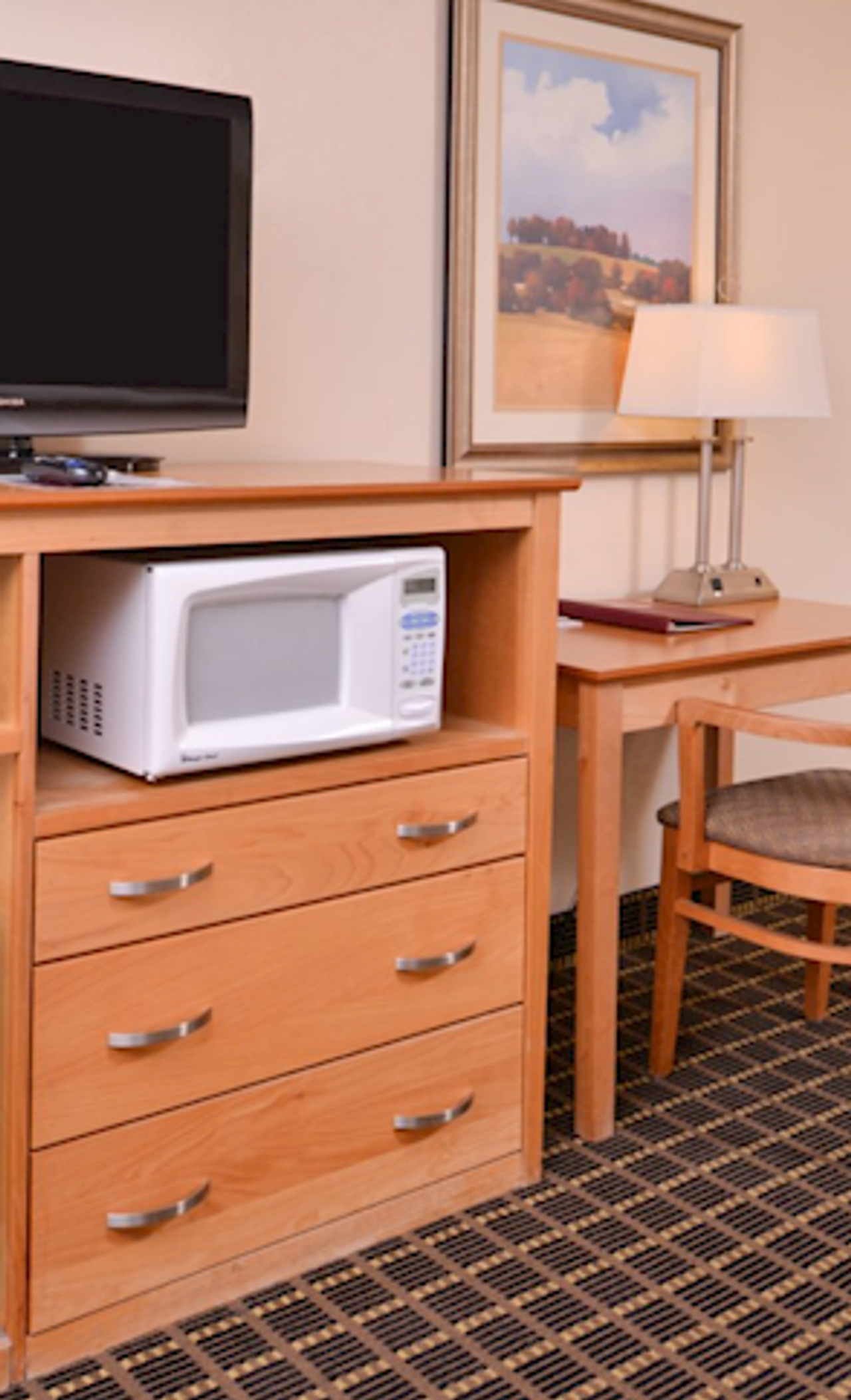 Photo of Campus Inn & Suites Eugene Downtown - Room, Microwave, Fridge, Flat TV, Work desk