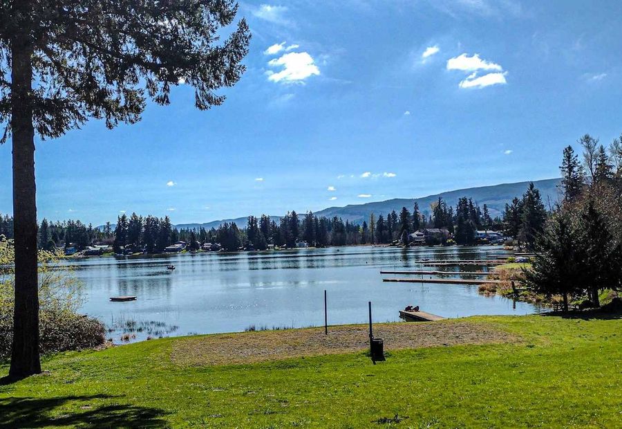 Lakefront Retreats in Washington with Breakfast Included