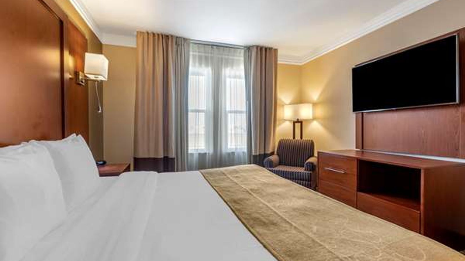 Photo of Comfort Suites Visalia - Convention Center