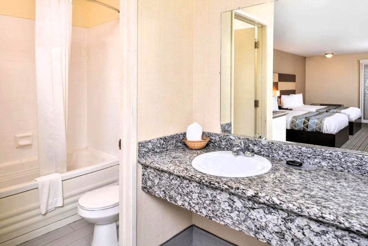 Good Living Inn - Bathroom