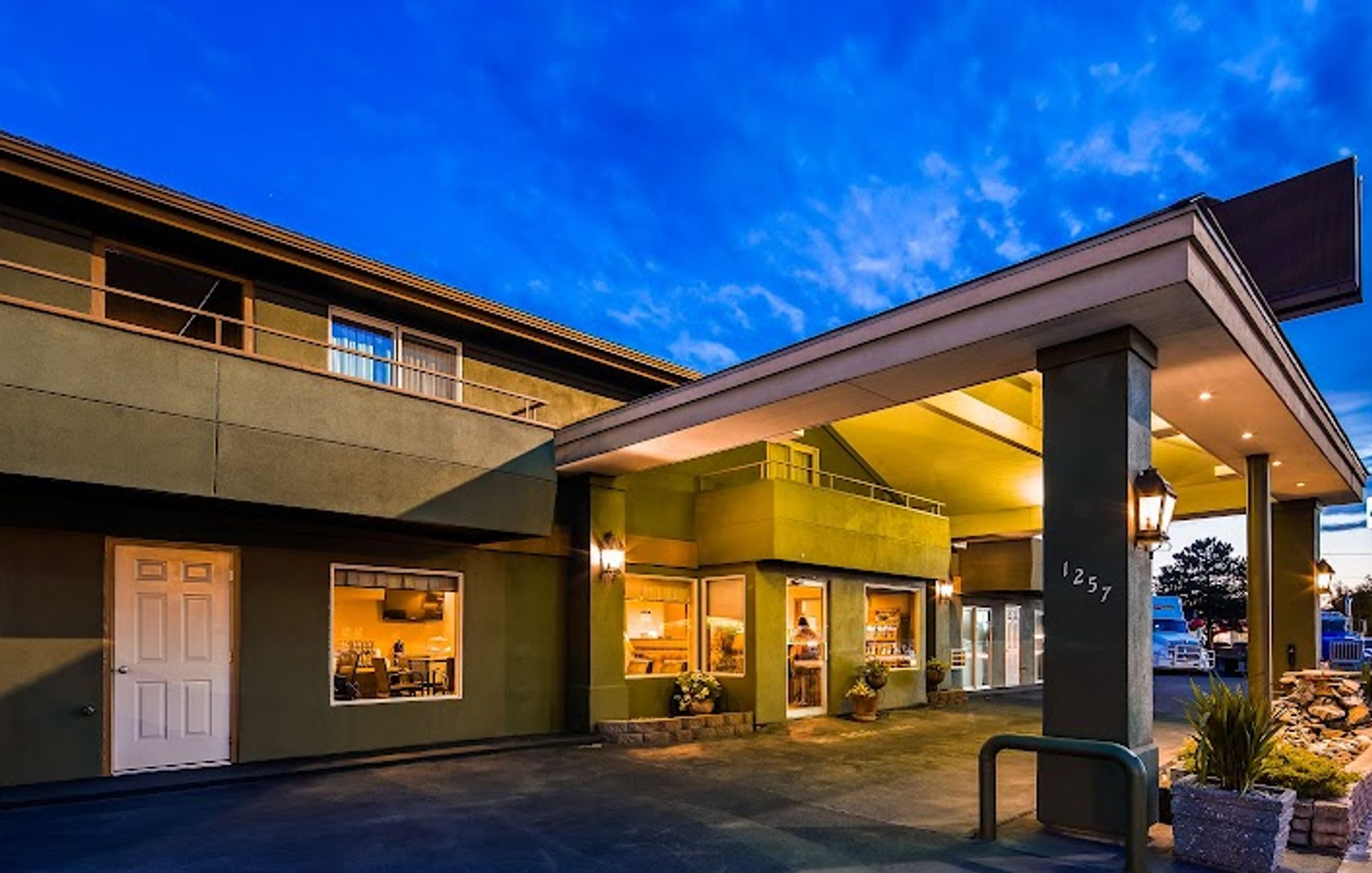 RiverTree Inn