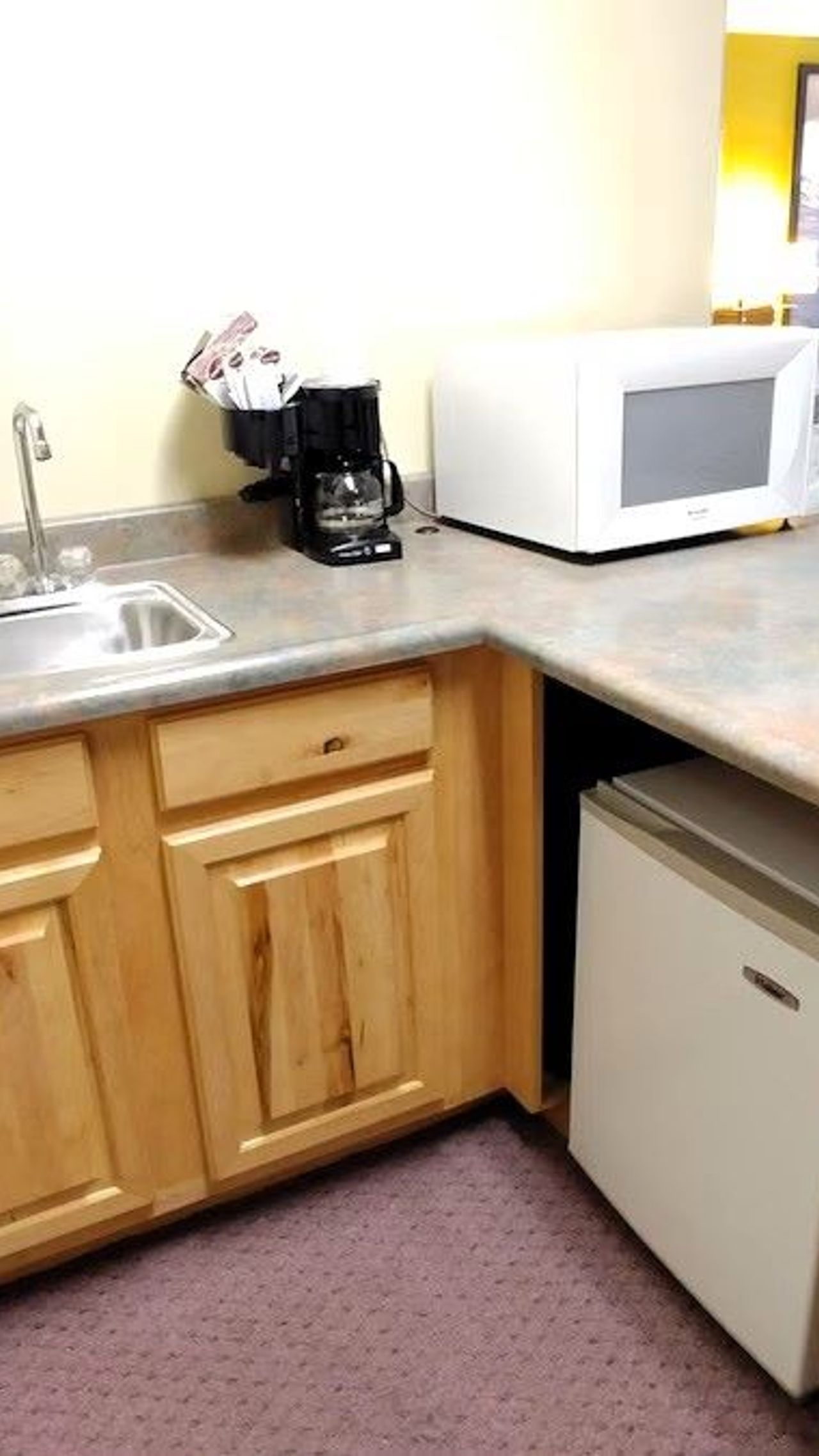 Super 8 by Wyndham McCall - Suite, Private kitchenette