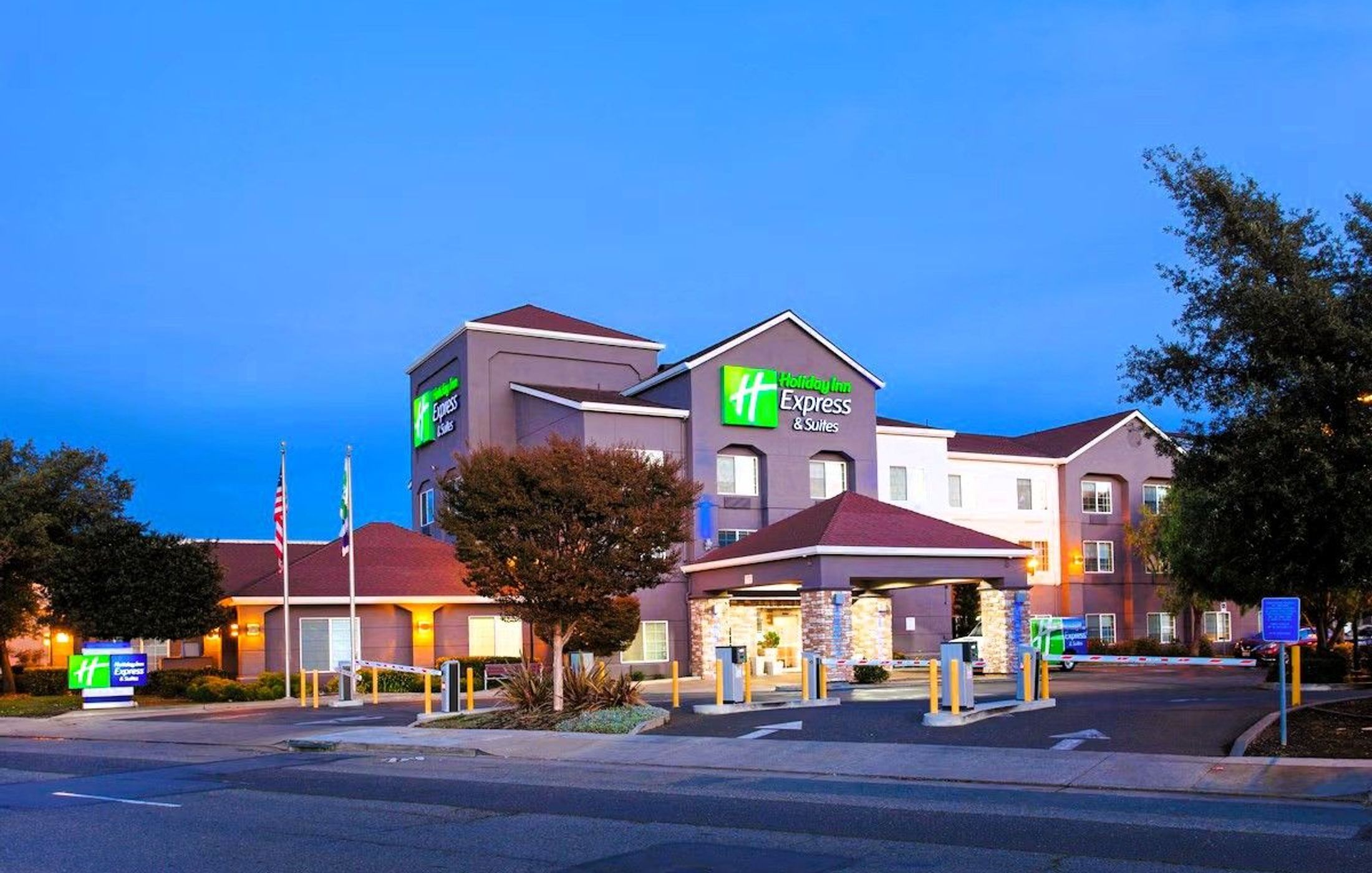 Holiday Inn Express & Suites Oakland-Airport by IHG