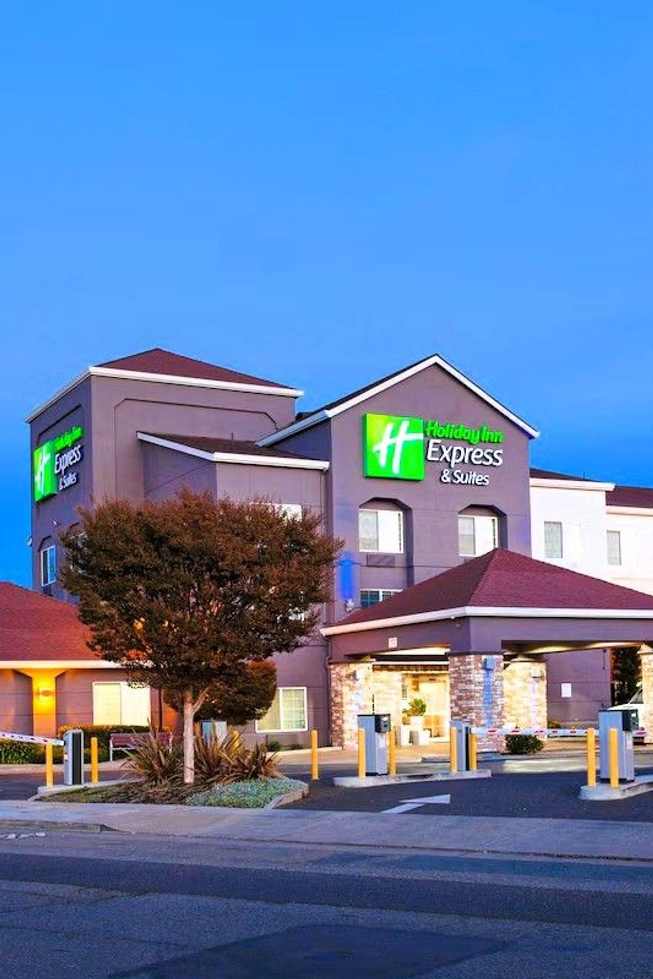 Holiday Inn Express & Suites Oakland-Airport by IHG