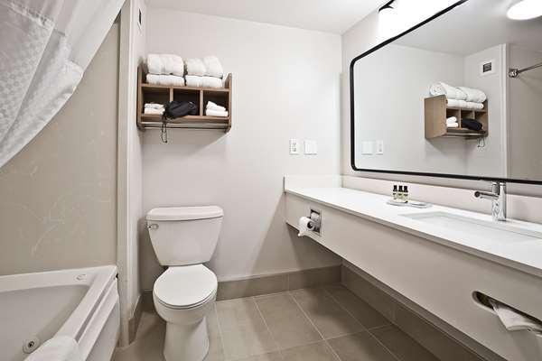 Photo of Hawthorn Suites by Wyndham Oakland/Alameda