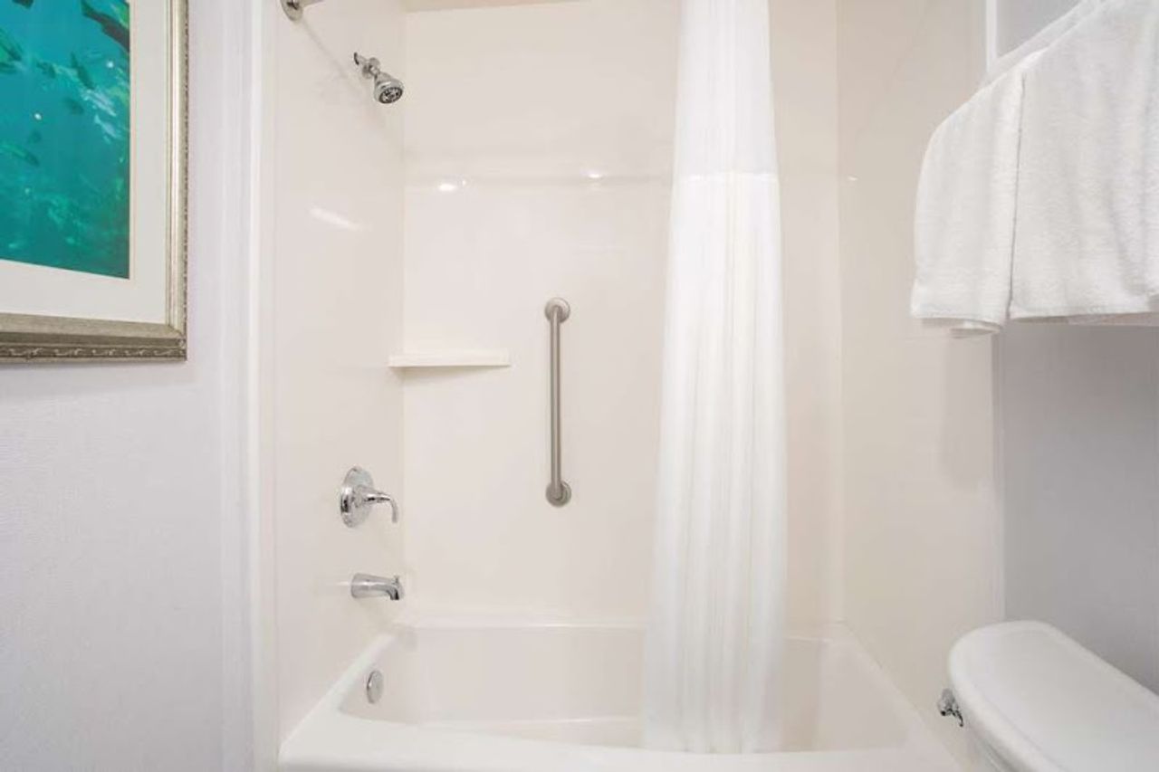 Photo of Hampton Inn Monterey - Bathroom