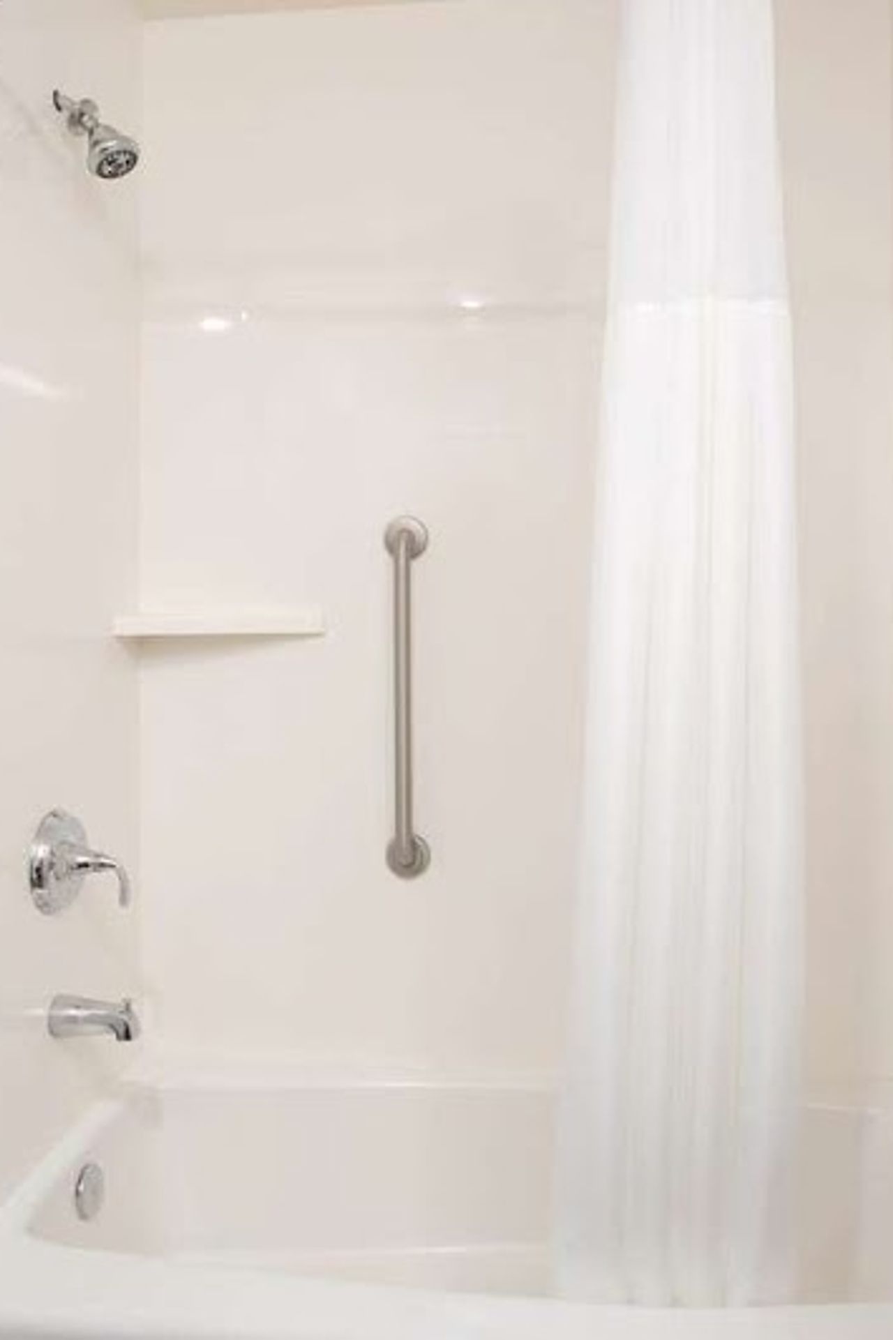 Photo of Hampton Inn Monterey - Bathroom