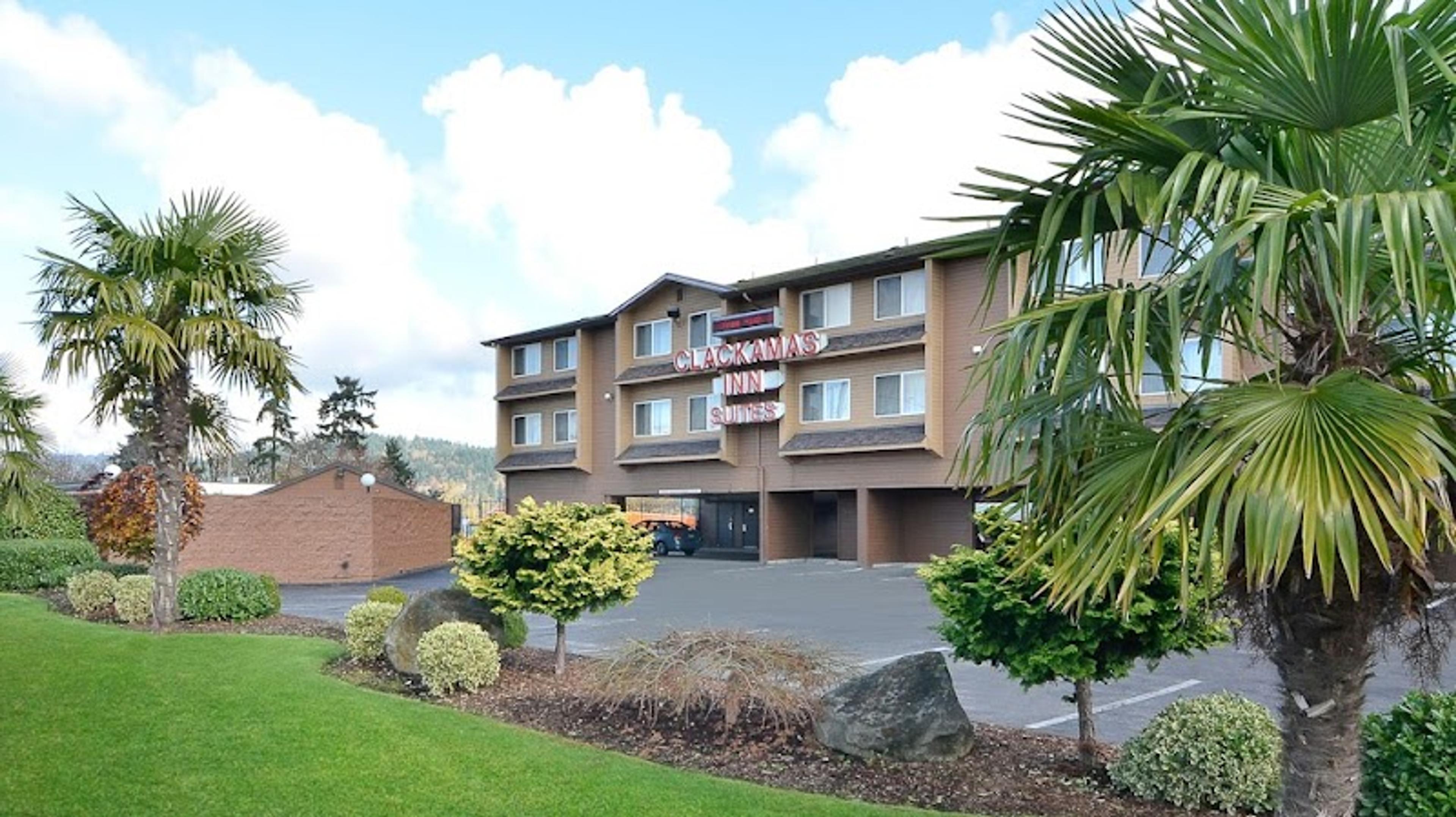 Clackamas Inn & Suites