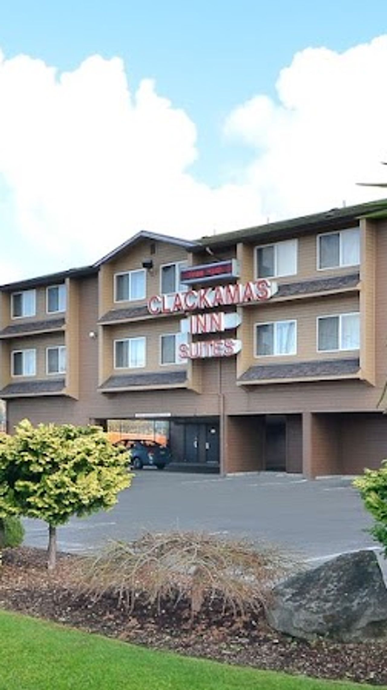 Photo of Clackamas Inn & Suites