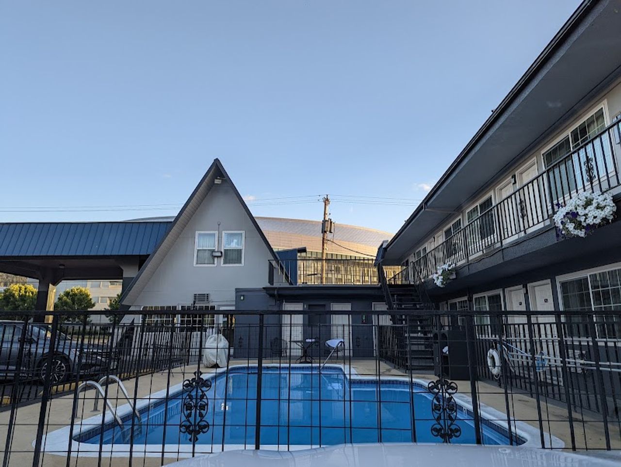 Photo of University Inn & Suites Eugene - Heated Outdoor Pool