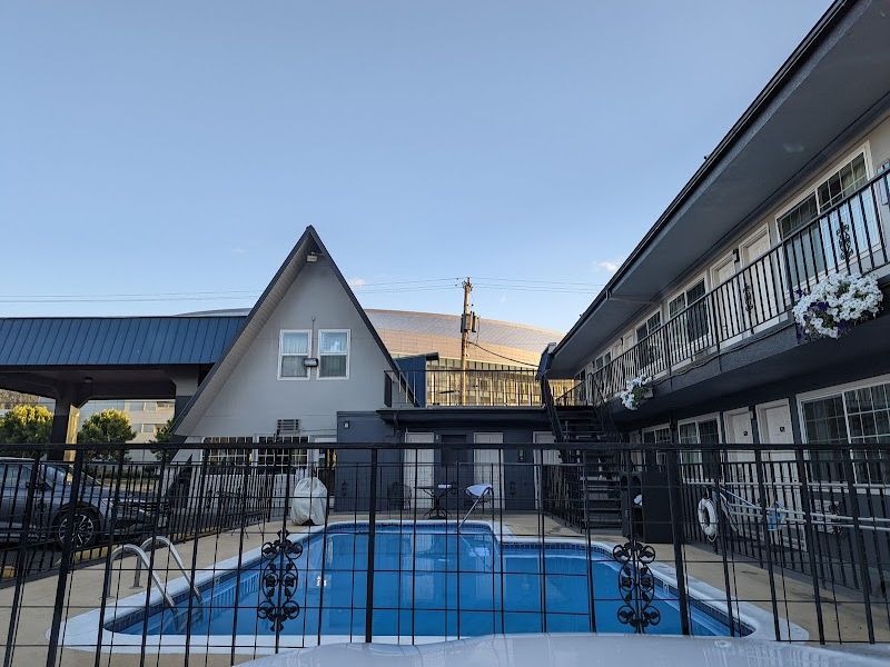 Photo of University Inn & Suites Eugene - Heated Outdoor Pool