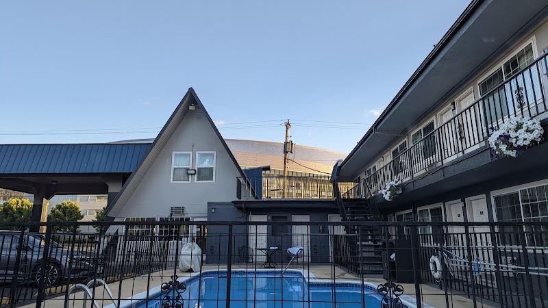 Photo of University Inn & Suites Eugene - Heated Outdoor Pool