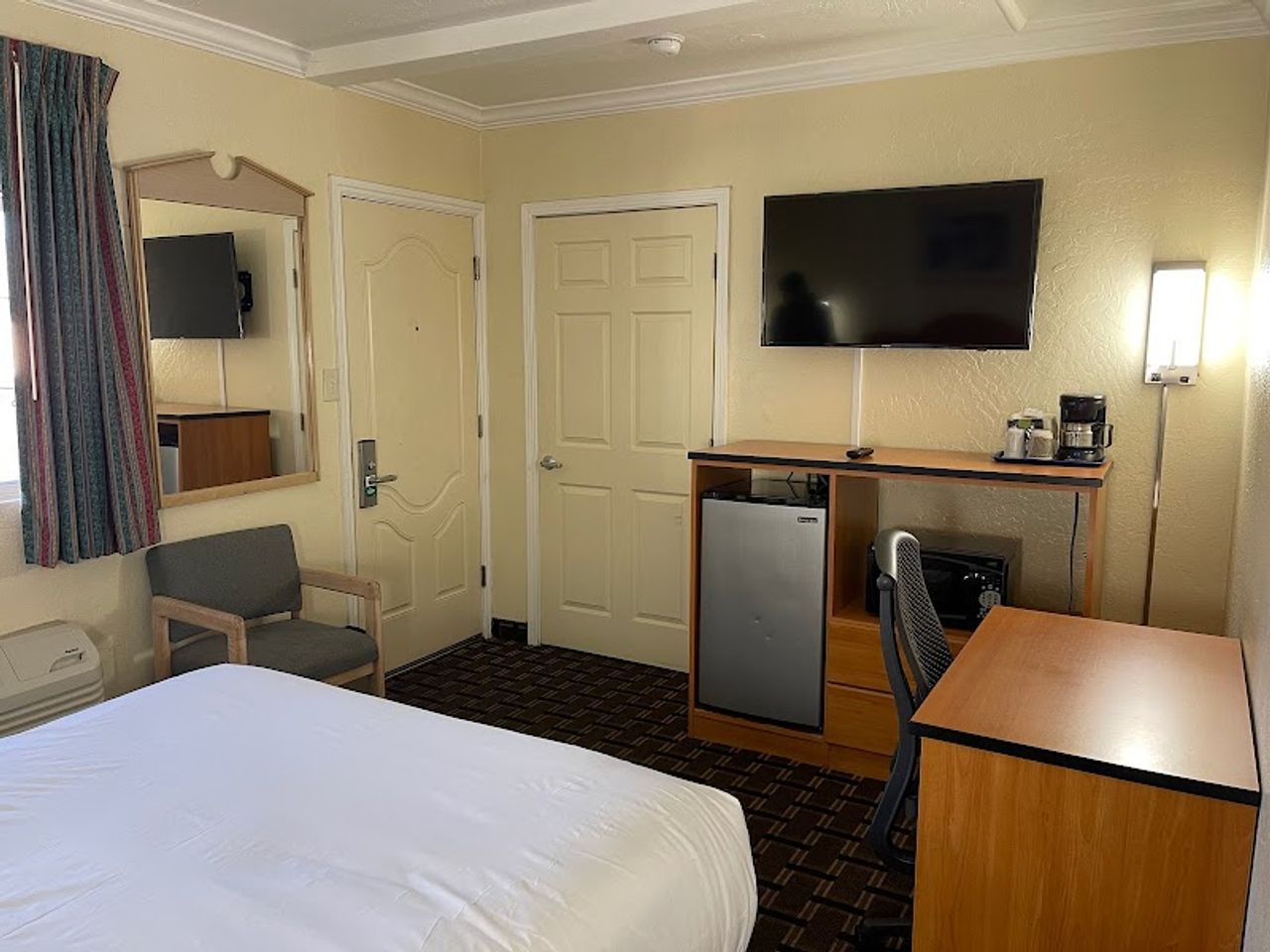 Photo of Riverside Inn & Suites