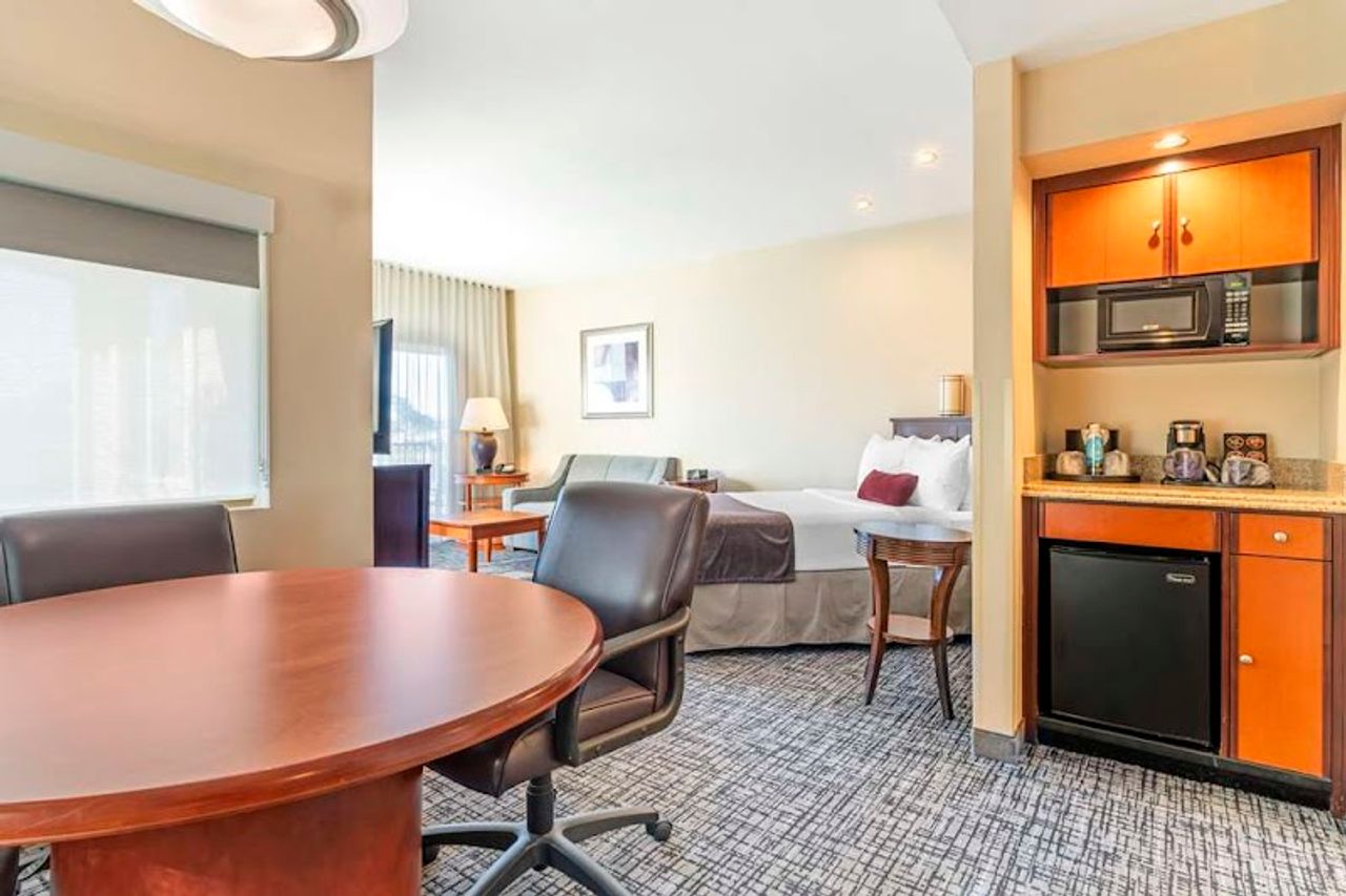 Photo of Best Western Plus Bayside Hotel