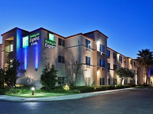Holiday Inn Express & Suites Tracy by IHG