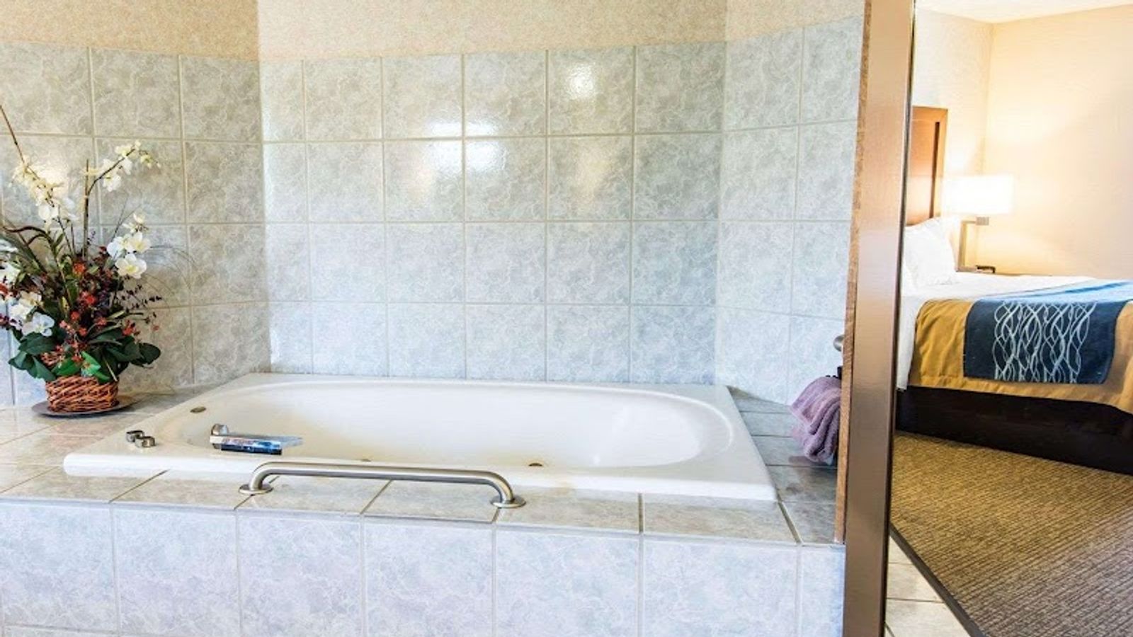 Photo of Quality Inn - In-room jetted tub