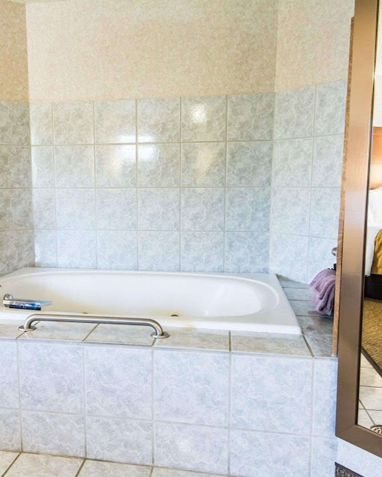 Photo of Quality Inn - In-room jetted tub