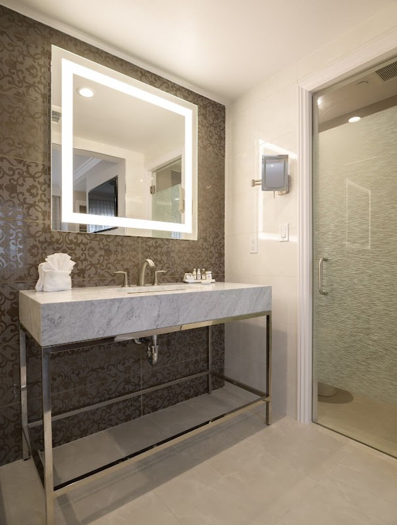 Photo of Woodcrest Hotel