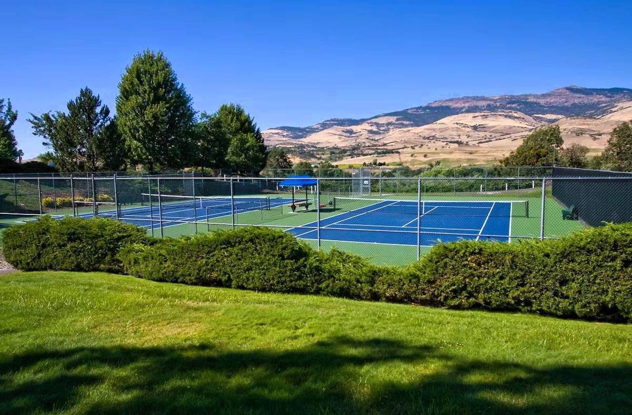 Ashland Hills Hotel & Suites and Convention Center - Tennis court