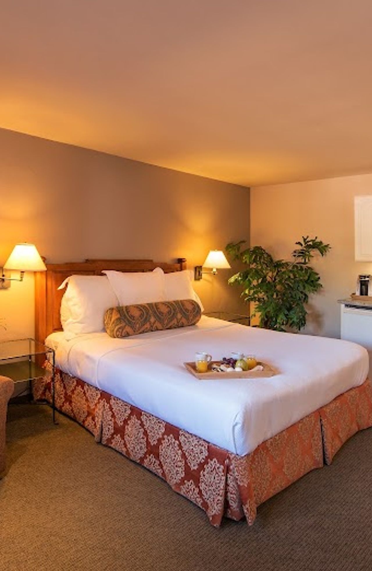 Photo of Horizon Inn & Ocean View Lodge - King Room (Room 111)