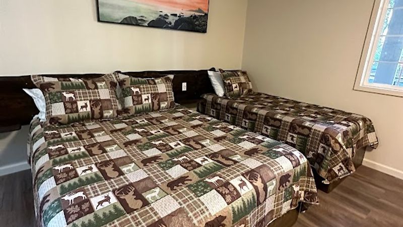 Photo of Crater Lake Gateway-Highway 140