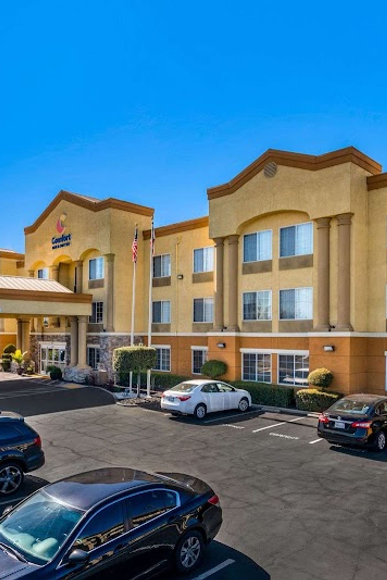 Photo of Comfort Inn & Suites Sacramento - University Area
