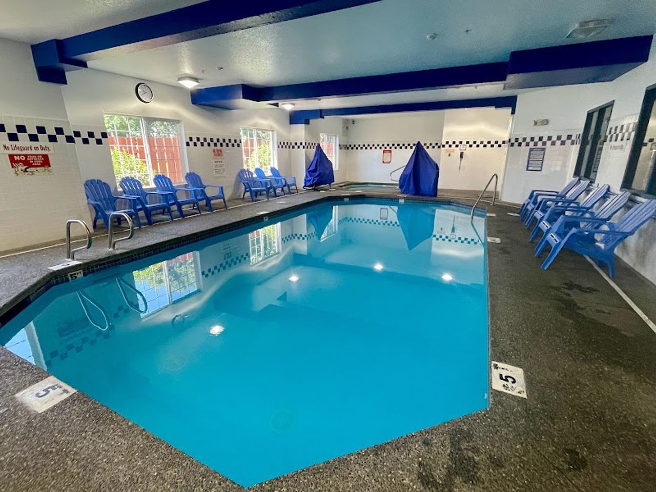 Photo of Days Inn & Suites by Wyndham Gresham