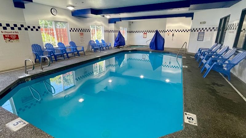 Photo of Days Inn & Suites by Wyndham Gresham