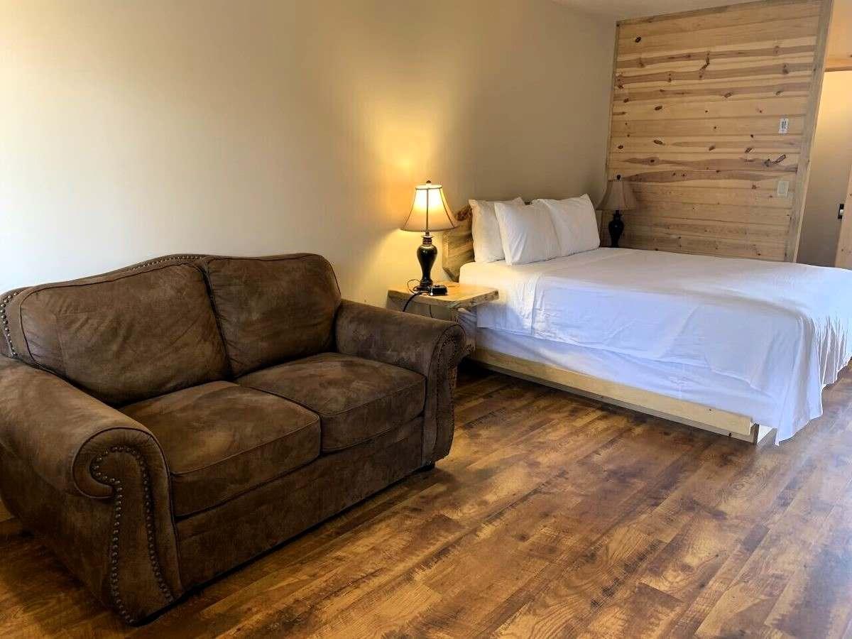 Methow River Lodge and Cabins - Suite, One Queen Bed