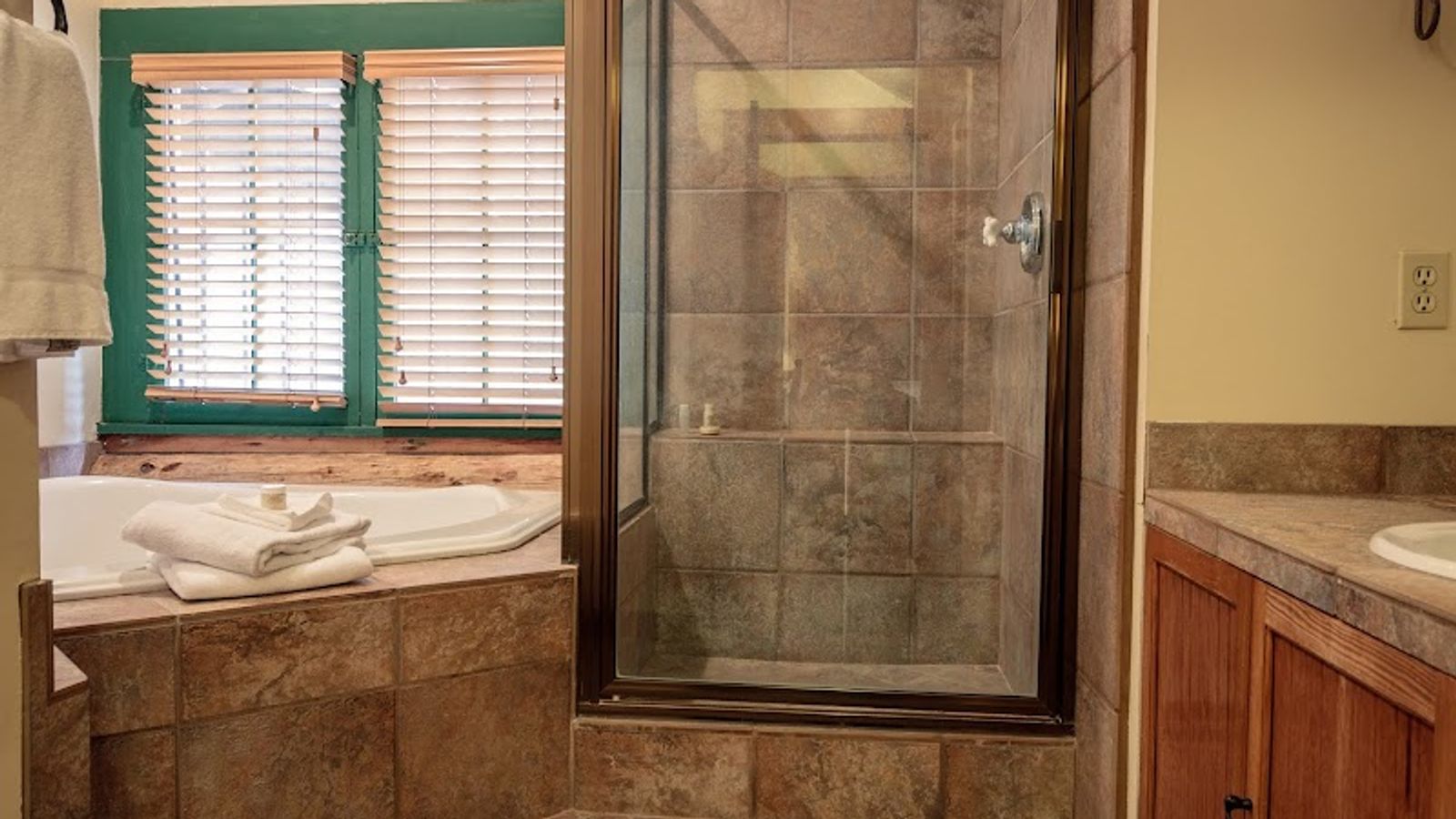 Photo of Weasku Inn - Historic Lodge Suite with Jacuzzi Tub®