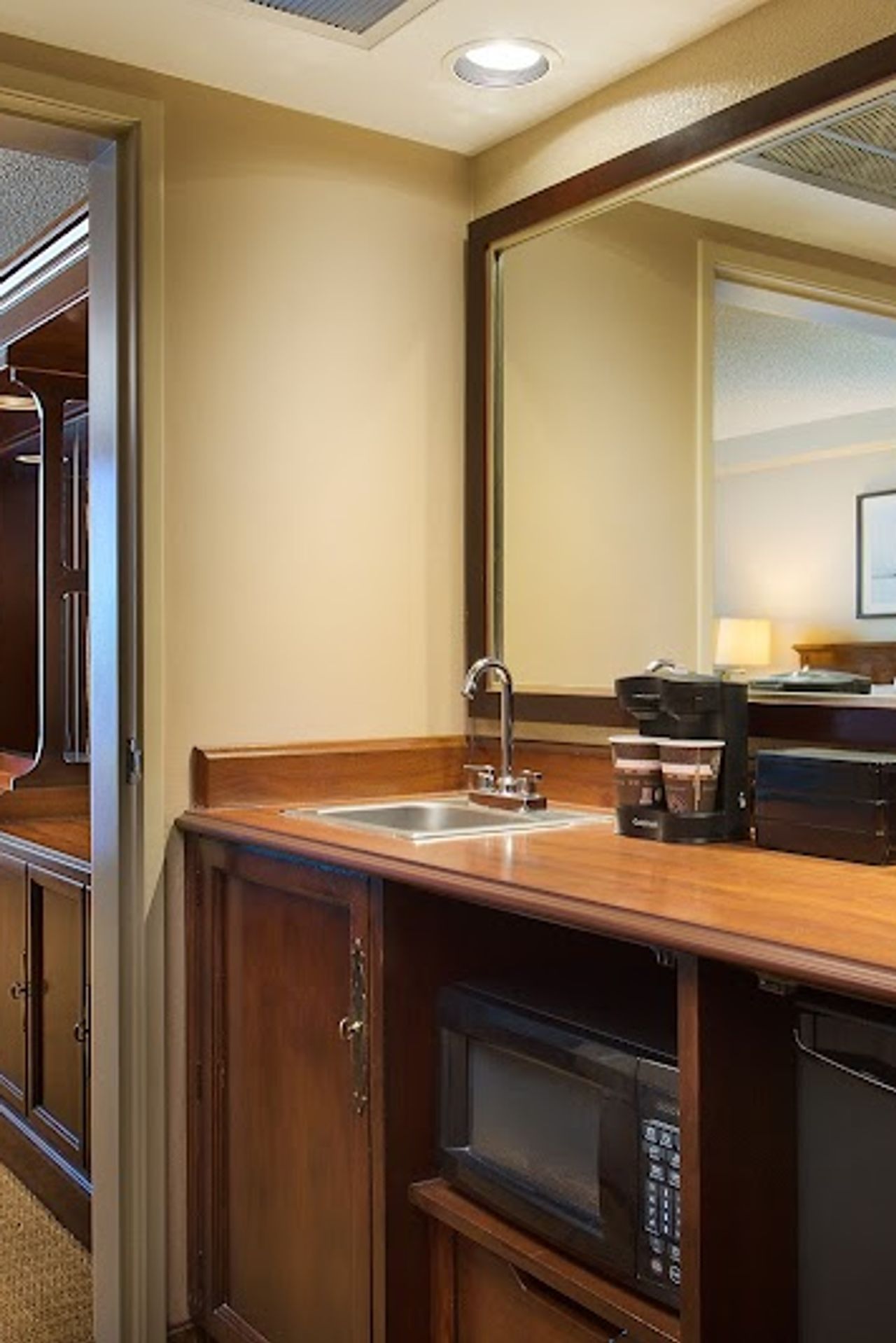 Photo of Embassy Suites by Hilton San Francisco Airport