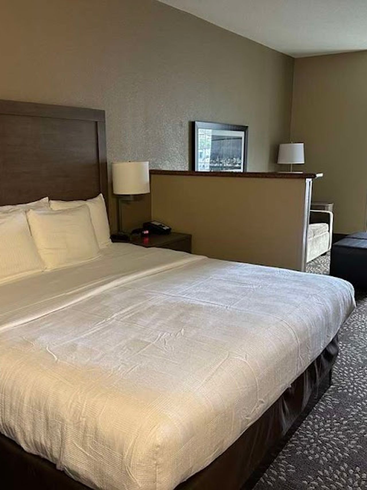 Photo of Best Western Columbia River Waterfront Hotel Astoria - Room, King bed, Sofa, Seating area