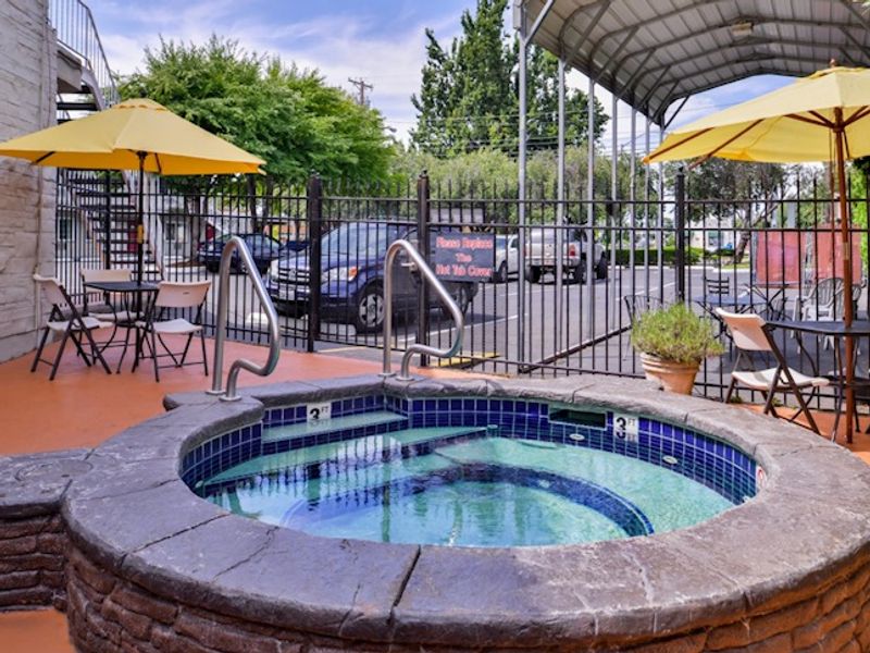 Photo of Campus Inn & Suites Eugene Downtown - Outdoor Hot Tub