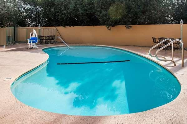 Photo of Super 8 by Wyndham Visalia