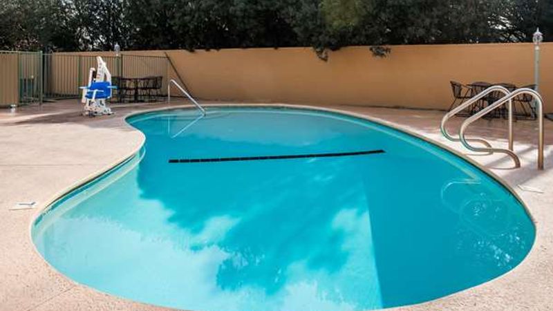 Photo of Super 8 by Wyndham Visalia