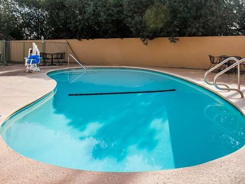 Photo of Super 8 by Wyndham Visalia