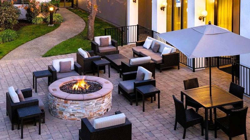 Courtyard San Francisco Airport - Outdoor Fire Pit
