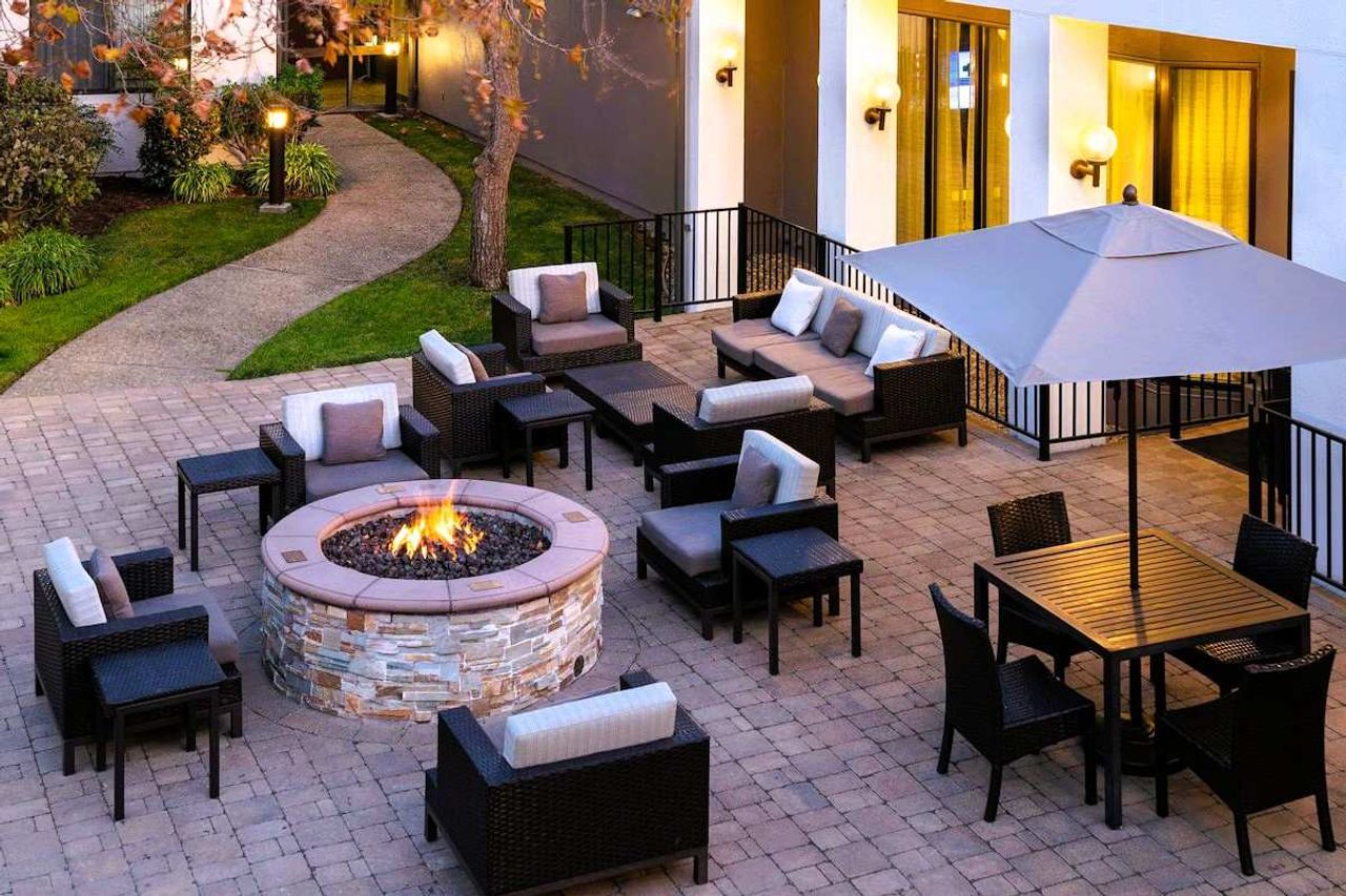 Courtyard San Francisco Airport - Outdoor Fire Pit