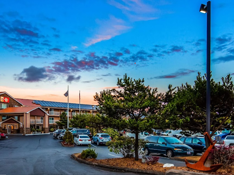 Best Western Plus Landmark Inn