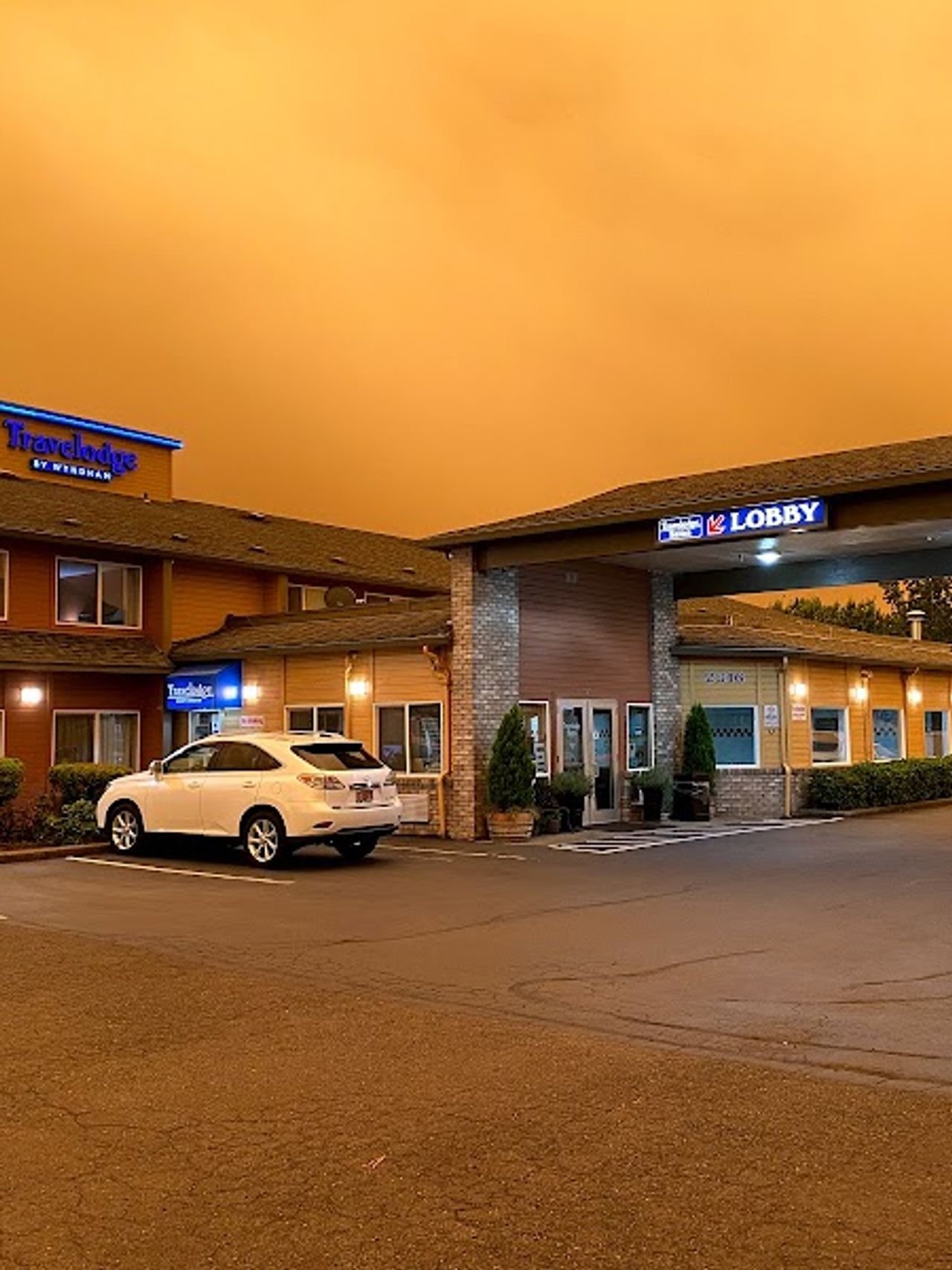Photo of Travelodge Suites by Wyndham Newberg - Exterior, Property Entrance