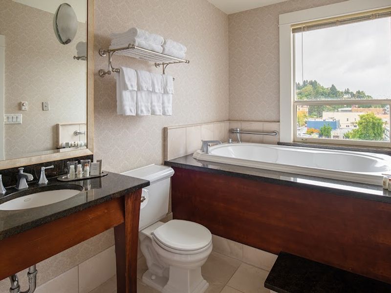 Photo of Hotel Elliott Astoria - Junior Suite, Bathroom with a shower and a private Jacuzzi tub