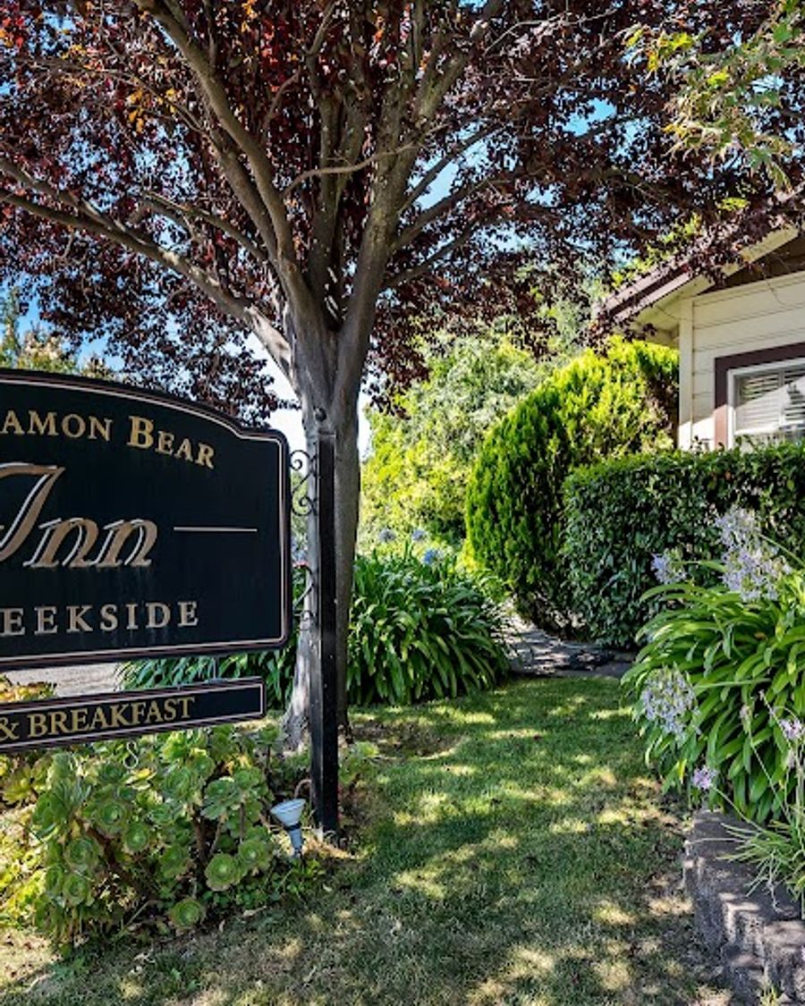 Cinnamon Bear Creekside Inn