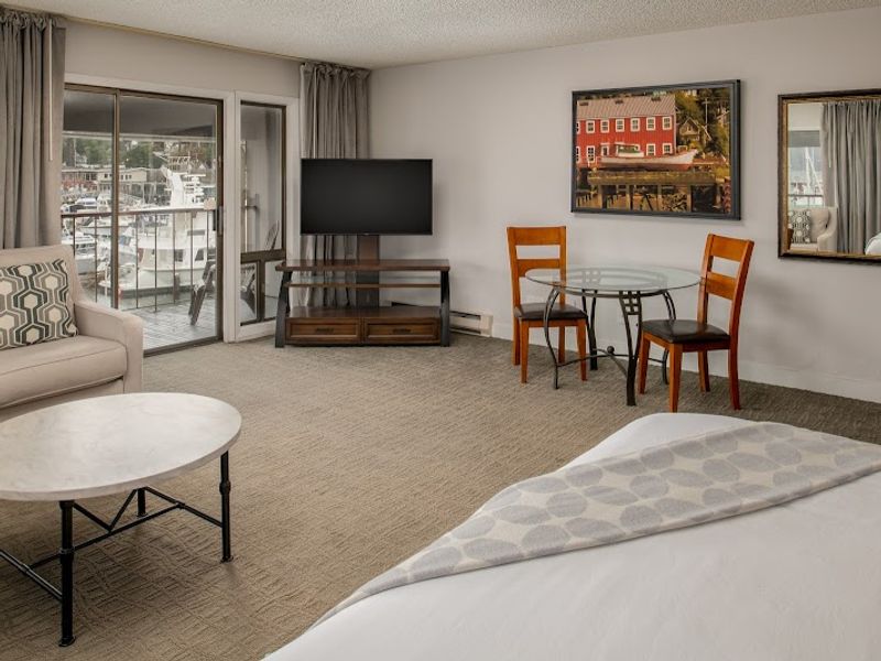 Photo of Astoria Riverwalk Inn