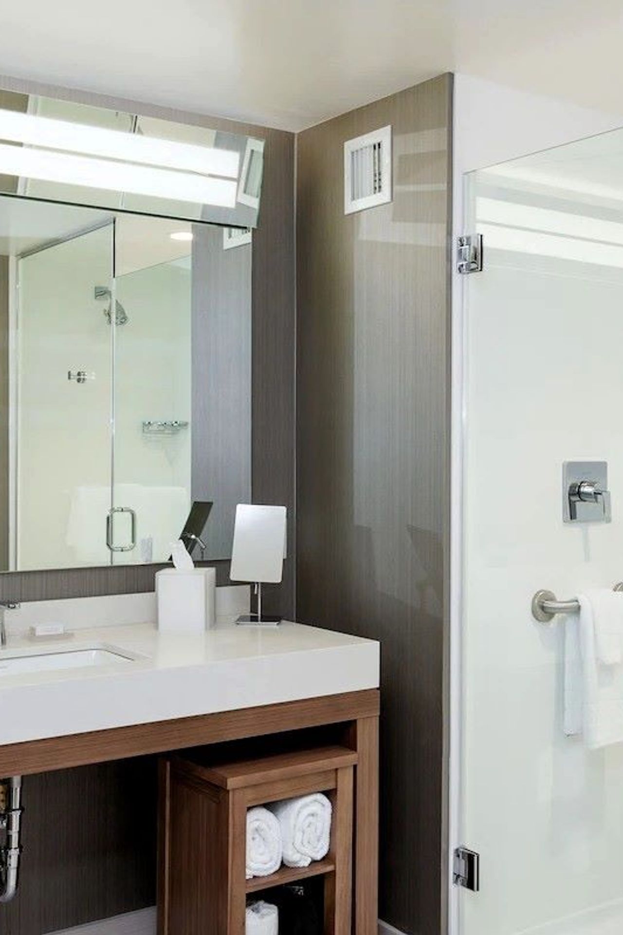 Courtyard by Marriott Walla Walla - Bathroom